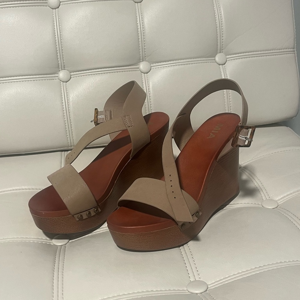 Women's Tan Wedge Sandals